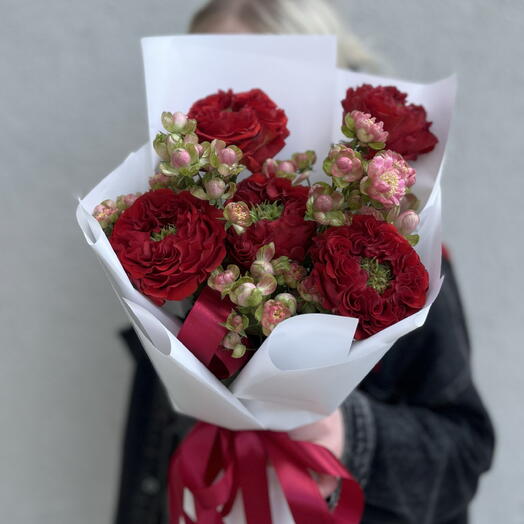Букет из розы ред монстера принцессы мидори пинки