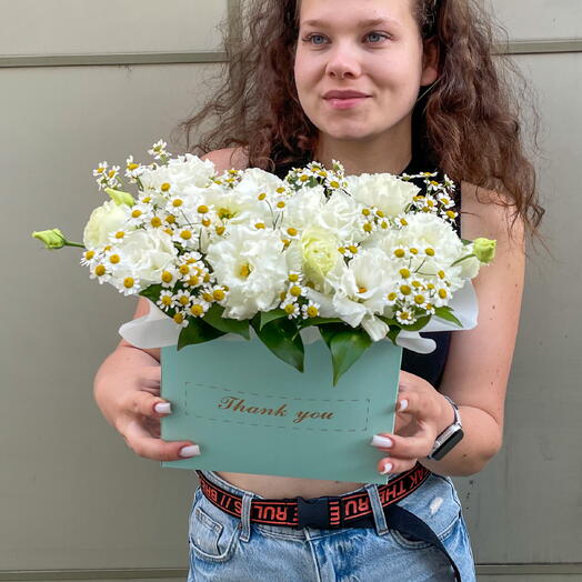 Белоснежная Эустома с ромашками в Дофаминовой композиции + сладкий подарок 🎁