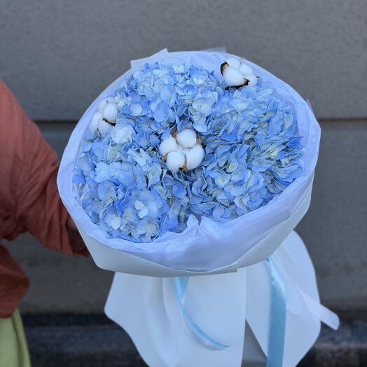Яркий монобукет из голубых гортензий💙