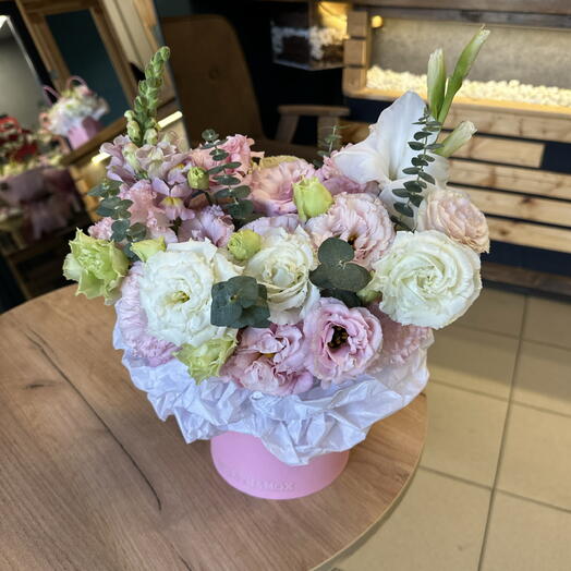 Коробка с цветами нежная 🌸