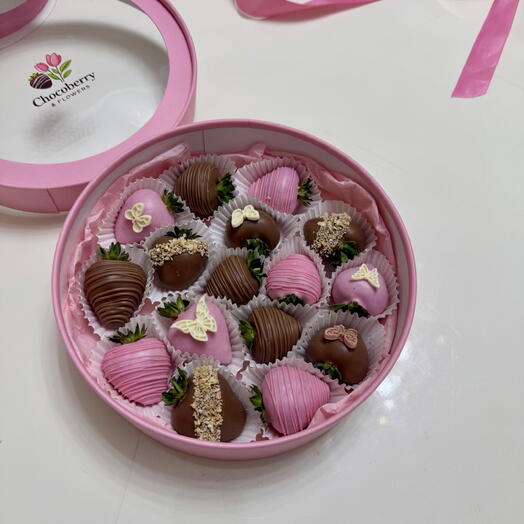 Клубника в шоколаде « Pink box»