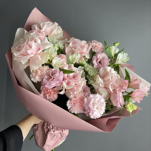 Любовный напиток 🥰 букет с французской розой, лизиантусом, трахелиумом