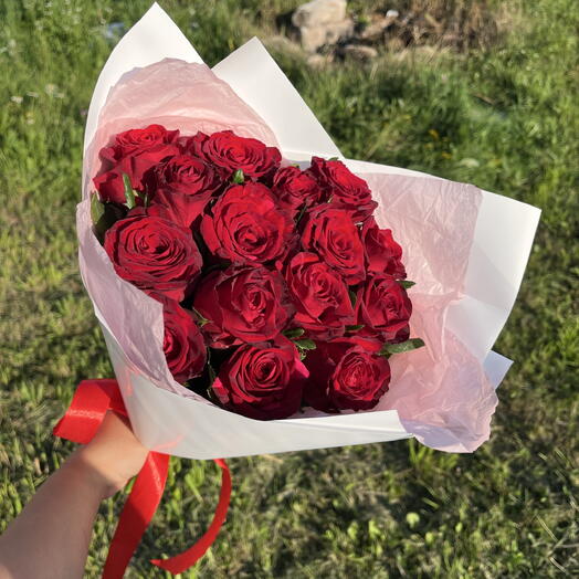 Красные розы 15 шт