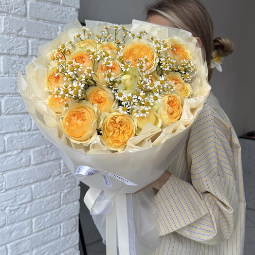 Пионовидные желтые розы