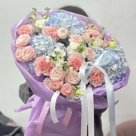 Авторский букет ( гортензия, матиола, кустовая Роза, диантусы)