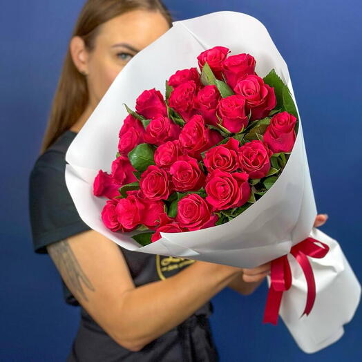 Букет из красных ароматных роз 25 шт. Монобукет 3003. Leoraflowers