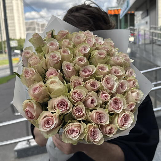 Некрупна розовая Роза
