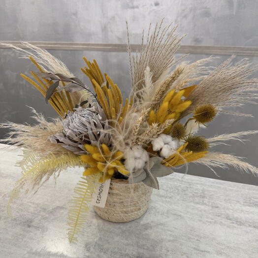 Композиция из сухоцветов от XOFLOWERS (протея, кортадерия, хлопок, эвкалипт, тимофеевка, лагурус, папоротник, колосья)