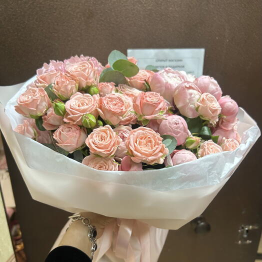 Пионовидные кустовые розы 🌹