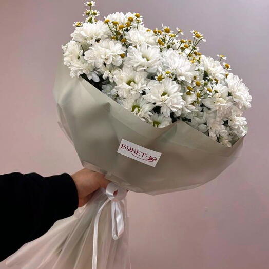 Дуобукет из кустовой хризантемы и матрикарии (танацетума)