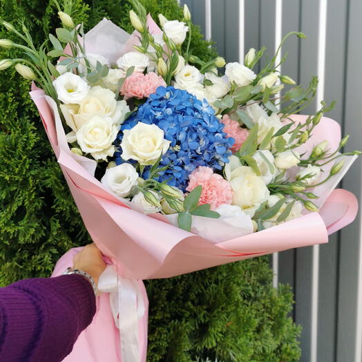 Букет из роз, эустом и гортензии🌸