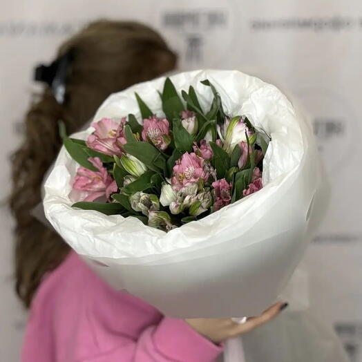 Букет-комплимент с альстромерией