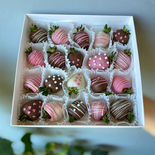 THE SWEETEST, клубника в шоколаде 20 штук