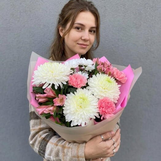 Букет с одноголовой хризантемой