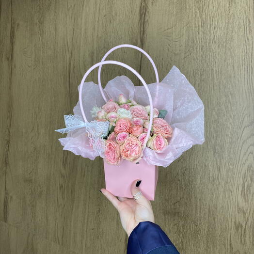 Композиция из кустовых роз💕