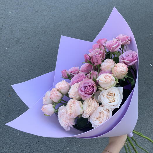 Букет из кустовых роз