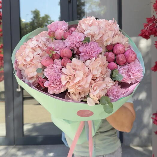 Авторский букет Mouse Flowers:Гортензия/Диантус/Сильва Пинк роза/Эвкалипт