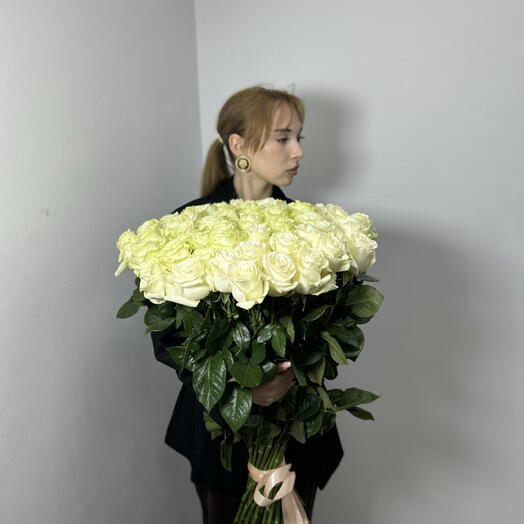 51 белая Эквадорская роза