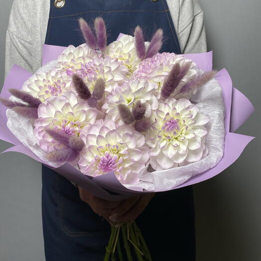 Букет «Георгины с хвостиками💜»
