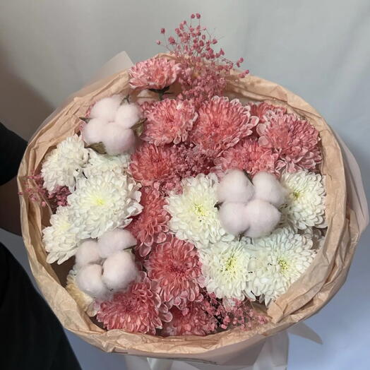 Букет с хризантемой и хлопком
