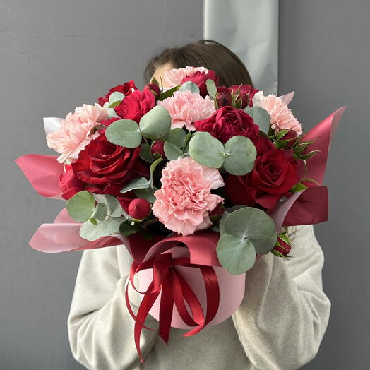 Композиция с Пионовидными Розами и Кучерявыми Диантусами 🌺