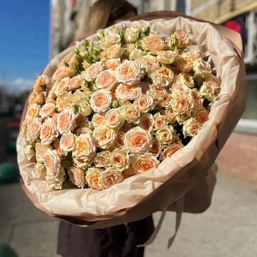 Букет из роскошной кустовой розы Татьяна