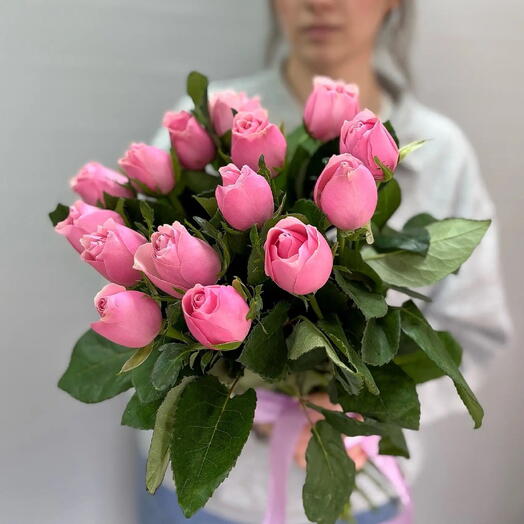 Монобукет из 15 розовых роз Кения