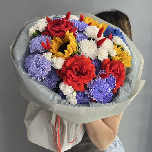Букет дофаминовый 🩷💜💙 синяя гортензия 🌸 алая французская Роза 🥐🥐🥐 белоснежные диантусы 🌿