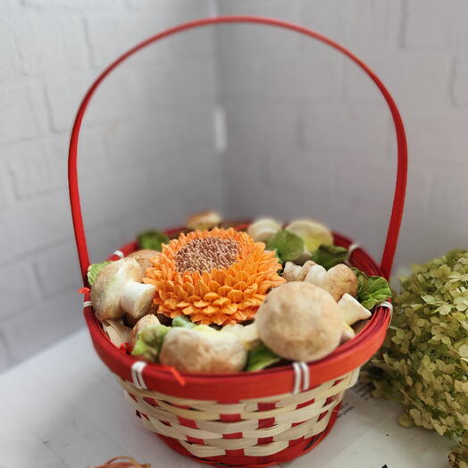 Корзина с грибами и подсолнухом из зефира