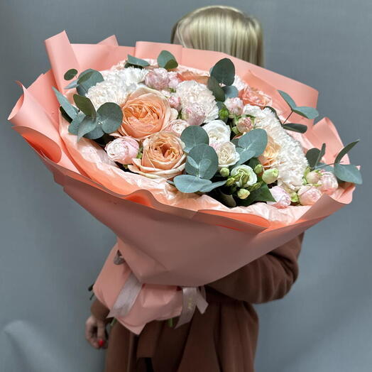 Пионовидные розы (кахала), диантус, эустома, кустовая розы