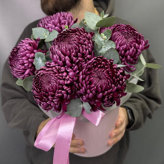 Цветы в коробке 😍 Хризантемы бигуди бургунди с эвкалиптом