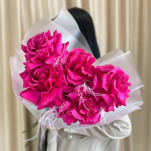 Букет из 5 ярких французских роз с ковылем💕