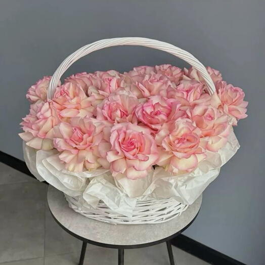 Корзина с французской розой розовой