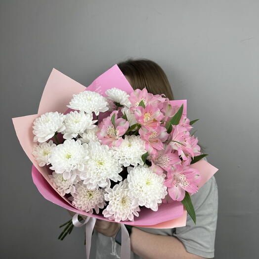 Букет из белой кустовой Хризантемы и розовой Альстромерии💞