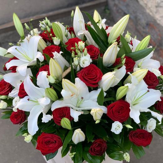 Basket of Lily and roses