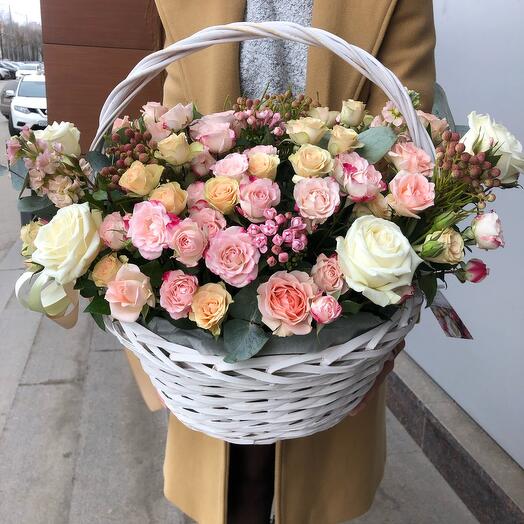Розочки в корзине с брунией