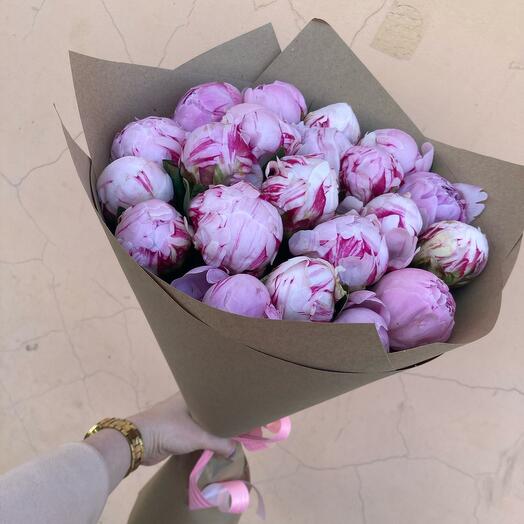 21 fragrant peonies by Sarah Bernhardt