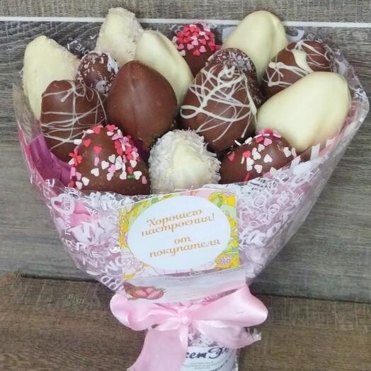 Клубника в шоколаде розовая