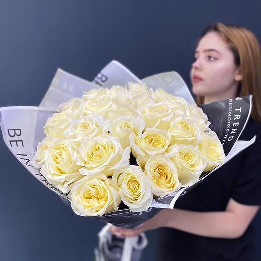 Bouquet of 25 peony-shaped Candlelight roses