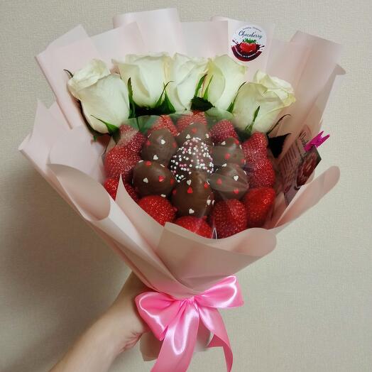 Bouquet of strawberries in chocolate "Little joy"