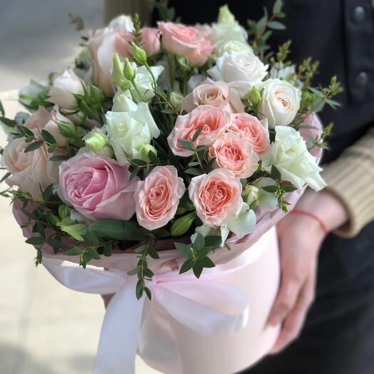 Composition with bush roses