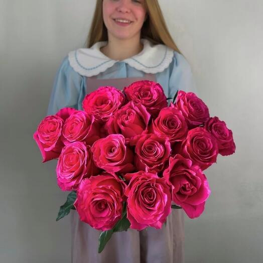 15 розовых роз фуксия