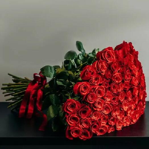 Bouquet of 101 red roses Explorer