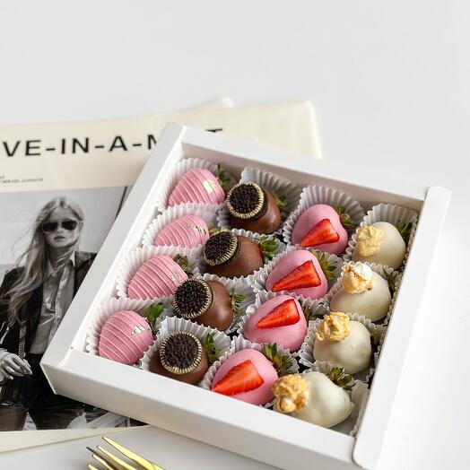 Клубничный бокс "Эмили в Париже"