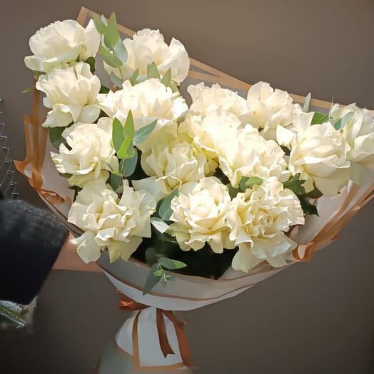 Снежное кружево,15 роз