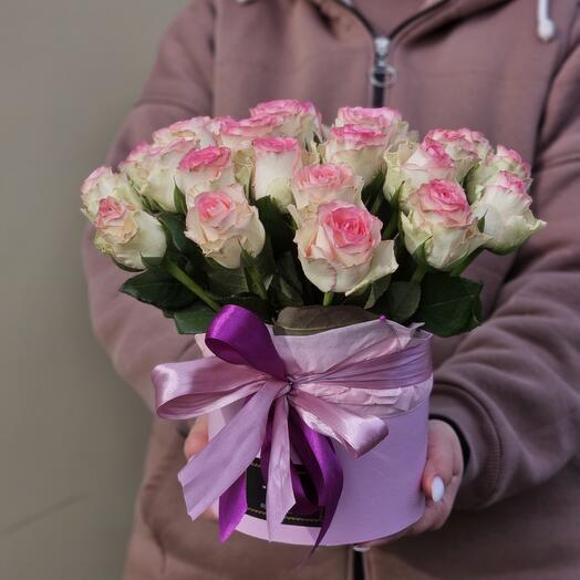 25 местных роз 40см в коробке "Снегири"