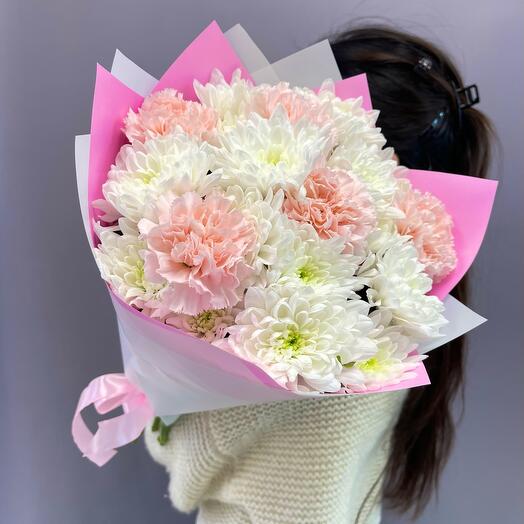 Delicate pink and white bouquet of Dianthus and Chrysanthemums