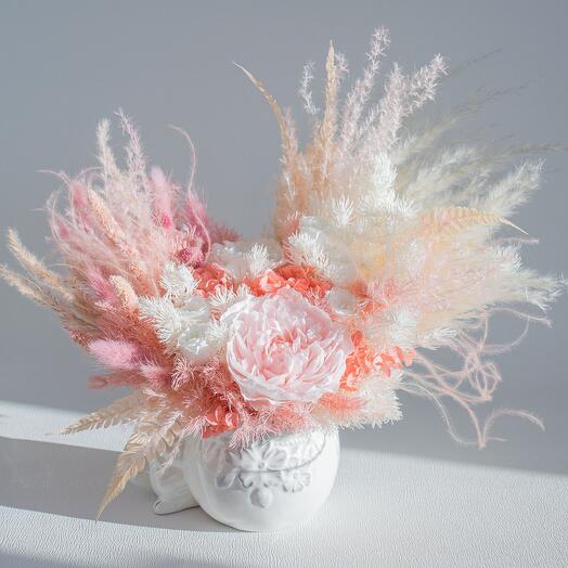 Нежная композиция в керамике