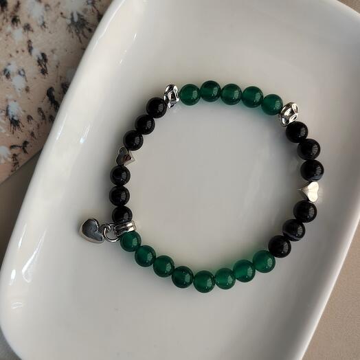 Браслет на резинке с подвесками