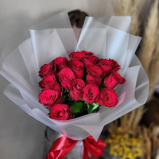 Красные розы 17шт